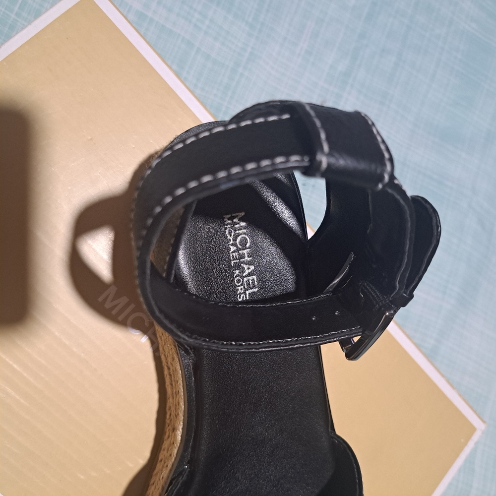 MICHAEL KORS SANDALS - Picture 6 of 6